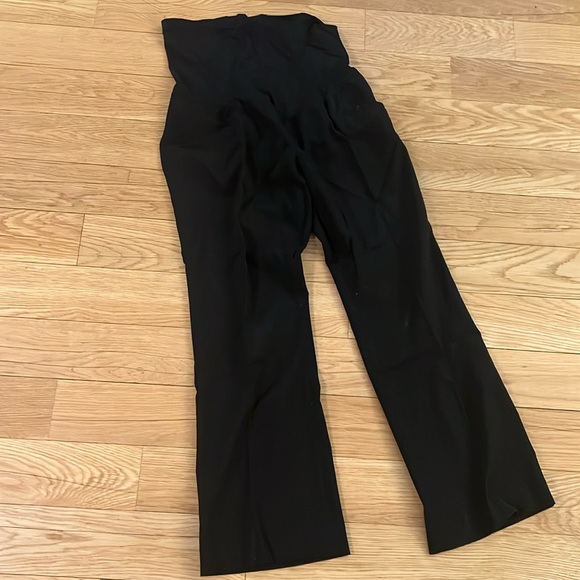 Liz Lange maternity pants

*Bundle maternity for savings* - Picture 1 of 3